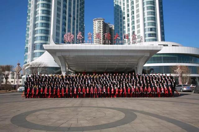 乾港集團員工合影